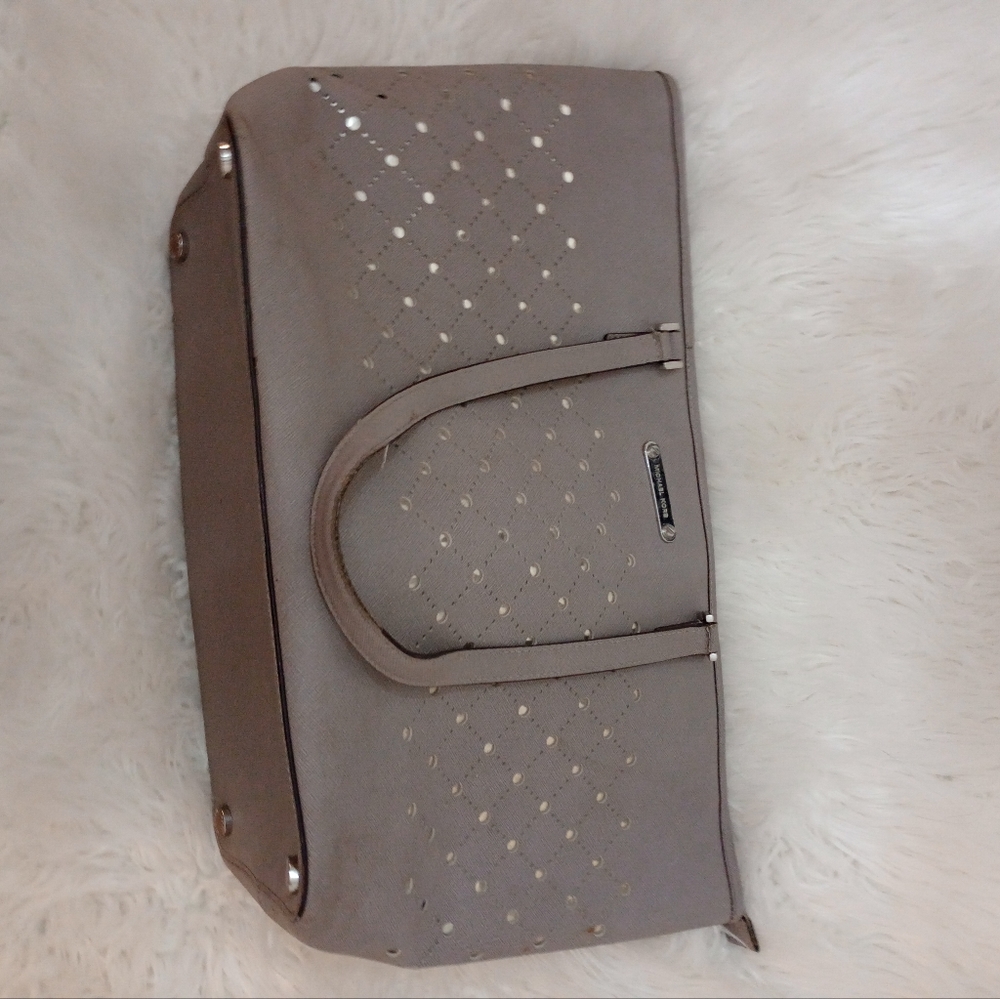 Michael Kors Gray Tote Bag. - Picture 5 of 6
